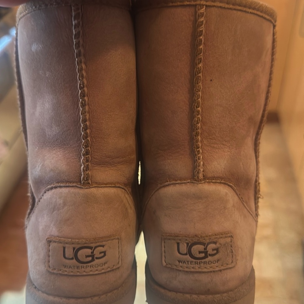 Girls size 13 uggs